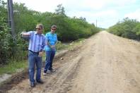O prefeito Carlito Merss visitou na manhã desta segunda-feira (13/2) obras no bairro Paranaguamirim. Uma delas foi a elevação de um trecho da rua Kurt Meinert, que liga o mesmo bairro até o Morro do Amaral. - Fotografo: Kátia Nascimento - Data: 13/02/2012