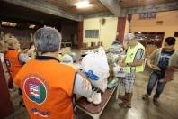 Central Solidária começa a receber donativos para ajudar vítimas do tornado no Oeste do Estado - Fotografo: Rogerio da Silva - Data: 22/04/2015