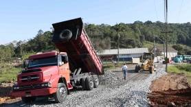 Subprefeitura Sudoeste realiza a elevação da Estrada Jativoca - Fotografo: Rogerio da Silva - Data: 02/06/2015