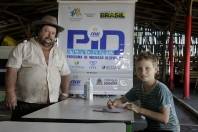 Parceria Felej e Associação de Moradores da Vila Paranaense Projeto O Futuro passa por Aqui= Pais inscrevendo os filhos. - Fotografo: Phelippe José - Data: 13/04/2015