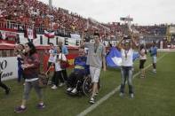 Atletas campeões do 11º  Parajasc em São Miguel do Oeste Josiane Cirico(tenis de mesa), cadeirante Gerson(tenis de mesa, Darlei(tenis de mesa) e a ex-atleta Paralimpica Àdria dos Santos(com troféu) sendo homenageados pela torcida do JEC. - Fotografo: Phelippe José - Data: 03/05/2015