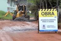 Obras da Subprefeitura Sudoeste, ensaibramento e patrolamento na rua Reinaldo Schneider - Fotografo: Rogerio da Silva - Data: 03/07/2013