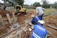 Ações da Subprefeitura Distrital de Pirabeiraba beneficiam a comunidade, construção de ponte na estrada Mildau - Fotografo: Rogerio da Silva - Data: 13/08/2013