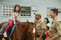 A Unidade de Saúde Edla Jorda, Petrópolis, está com uma programação especial para o Dia das Crianças. Passeio a cavalo é uma das atrações. - Fotografo: Kátia Nascimento - Data: 10/10/2012