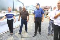 O prefeito em exercício, Ingo Butzke, visitou na manhã desta sexta-feira (13/01) várias obras em andamento. Entre elas a construção do Reservatório de Água no Morro do Finder - Fotografo: Kátia Nascimento - Data: 13/01/2012