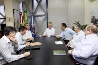 Prefeito Udo Döhler e vice-governador Eduardo Pinho Moreira durante reunião com secretários de saúde do estado, Dalmo Claro de Oliveira e do município, Armando Pereira - Fotografo: Jaksson Zanco - Data: 14/01/2013