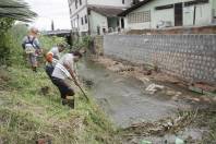 Sub-Prefeitura Sudeste realiza roçada e limpeza no Rio Itaum-mirim no Fátima. - Fotografo: Phelippe José - Data: 17/06/2015