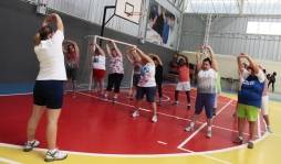 Aula inaugural de ginástica Mexa-se com a Felej no ginásio do Sesc do Bairro Vila Nova - Fotografo: Phelippe José da Silva - Data: 11/11/2014