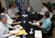 Prefeito Udo Döhler e vice Rodrigo Coelho durante reunião com diretor presidente interino da Celesc, Cleverson Sievert - Fotografo: Jaksson Zanco - Data: 10/01/2013