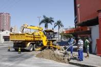 A Prefeitura, por meio da Unidade de Pavimentação da Secretaria de Infraestrutura - Seinfra, está realizando nesta sexta-feira (28/10) obras de recape asfáltico na avenida JK - Fotografo: Kátia Nascimento - Data: 27/10/2011