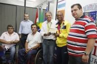 	A Prefeitura de Joinville homenageou na manhã desta segunda-feira (05/11) os atletas e técnicos do PARAPAN. O atleta gua Laércio Alves foi um dos homenageados  - Fotografo: Kátia Nascimento - Data: 05/12/2011