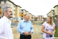 O prefeito em exercício de Joinville, Ingo Butzke, verificou na manhã desta quarta-feira (18/1) o andamento das obra de conclusão do Residencial Trentino I e II, no Boehmerwad. - Fotografo: Mauro Artur Schlieck - Data: 18/01/2012
