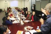 Alunos do 3o ano do Colégio Politécnico Johannes Gutenberg da cidade de Assunção no Paraguai visitaram a Prefeitura de Joinville nesta segunda-feira e conversaram com o prefeito Carlito Merss. - Fotografo: Kátia Nascimento - Data: 23/04/2012
