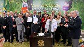 Prefeito Carlito Merss está em Brasília e participou na manhã desta quinta-feira (17/11) da cerimônia de lançamento do Plano Nacional dos Direitos da Pessoa com Deficiência – Viver sem Limite. - Fotografo: Secretaria de Imprensa/Brasília - Data: 17/11/2011
