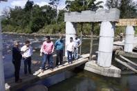 Equipe da Prefeitura Municipal visitoriam as obras da Ponte Baixa da Estrada do Pico - Fotografo: Jaksson Zanco - Data: 12/09/2013