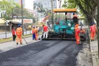 A Seinfra iniciou na manhã deste sábado (01/10) obras de reasfaltamento da Avenida JK no centro da cidade - Fotografo: Kátia Nascimento - Data: 01/10/2011