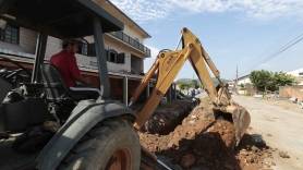 Subprefeitura Leste realiza drenagem na rua São Gonçalo no Jardim Iririú - Fotografo: Rogerio da Silva - Data: 11/02/2015