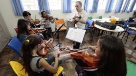 Projeto Meu Primeiro Violino forma talentos na Escola Municipal João Bernardino - Fotografo: Rogerio da Silva - Data: 10/10/2014