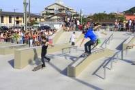 A pista de Skate mais moderna do Brasil permite manobras pra lá de radicais. O público aproveita cada lance. - Fotografo: Mauro Artur Schlieck - Data: 06/11/2011