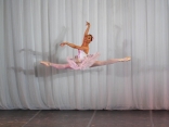 Dois jovens da Escola do Teatro Bolshoi no Brasil ganharam um contrato de um ano com o Ballet do Salzburg Landestheater, na Áustria: paranaense Danúbia Pereira (foto) e o paraibano Iure de Castro. - Fotografo: Nilson Bastian - Data: 21/06/2012