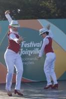 Parque da Cidade, Setor Sambaqui, recebeu neste sábado apresentações do Festival de Dança como a Ambar Escola de Dança (Macaé/RJ) com a coreografia "Bailando o brasileirinho" (foto). - Fotografo: Agobar Gonçalves Filho / Secom - Data: 21/07/2012