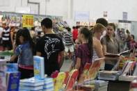 Imagens da Feira do Livro neste sábado (14/4). - Fotografo: Kátia Nascimento - Data: 15/04/2012