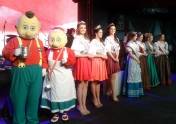 Rainha e princesas de Joinville subiram ao palco para interagir e convidar o público para a 75ª Festa das Flores - Fotografo: Luciele Beatriz Kessler - Data: 18/10/2013