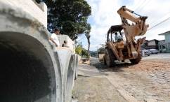 Subprefeitura Sul realiza drenagem na rua Tiradentes, bairro Floresta - Fotografo: Rogerio da Silva - Data: 19/08/2014