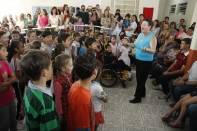A comunidade do Jardim Sofia recebeu neste sábado (03/11) as obras de ampliação e reforma da Escola Municipal Professora Magdalema Mazzolli. As crianças fizeram apresentações culturais - Fotografo: Kátia Nascimento - Data: 04/12/0211