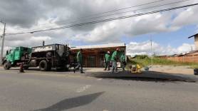 Lombadas estão sendo colocadas na Estrada Lagoinha, Morro do Meio - Fotografo: Rogerio da Silva - Data: 09/04/2015