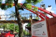 A reforma da passarela da Avenida Juscelino Kubitschek, no Centro de Joinville, entrou na fase final. Neste sábado, 17, ela será reaberta para o público, após pouco mais de quatro meses de reforma. - Fotografo: Ruy Ferrari/SEINFRA - Data: 14/12/2011