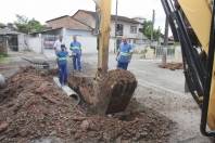 Sub-Prefeitura Leste realiza obra de drenagem final da Rua São Gonçalo no Jardim Iririú. - Fotografo: Phelippe José - Data: 22/01/2015
