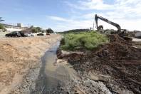 Subprefeitura Sul realiza limpeza de vala no Parque Guarani  - Fotografo: Rogerio da Silva - Data: 10/03/2015