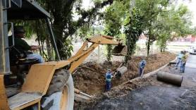Subprefeitura de Pirabeiraba realiza drenagem na rua Cubatão Raab - Fotografo: Rogerio da Silva - Data: 20/05/2015