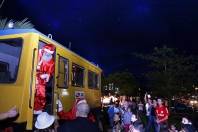 O ponto mais alto da programação do Natal dos Sonhos do Nova Brasília, desta segunda-feira (05/12), foi a chegada do Papai Noel de Trem. - Fotografo: Mauro Artur Schlieck - Data: 06/12/2011