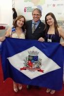 Professora Joseane Helena Schulz (D), do CEI Raio de Sol, foi premiada nesta quinta-feira (13/12) em Brasília como destaque da região Sul do Brasil na 6ª Edição do Prêmio Professores do Brasil. Prefeito Carlito Merss e a diretora do CEI Marlene Malschitzky prestigiaram o evento - Fotografo: Mano Ferreira/Divulgação - Data: 13/12/2012