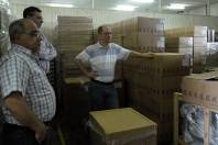 O secretário da saúde Tarcísio Crocomo e o diretor executivo da Secretaria, Adonis Rosar, conferiram, nesta manhã (03/11) a chegada do primeiro lote da lista de compras para o reequipamento da rede de unidades de saúde do município - Fotografo: Divulgação Saúde - Data: 03/11/2011
