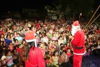 A programação do Natal dos Sonhos chegou nesta quarta-feira (07/12) até a área de cobertura da Secretaria Regional do Comasa. Papai Noel chegou de bugue, distribuiu balas e falou sobre o verdadeiro sentido do Natal. - Fotografo: Mauro Artur Schlieck - Data: 07/12/2011