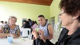 Grupo de idosos recebe o pelotão mirim da Assistência Social, na Semana do Idoso - Fotografo: Rogerio da Silva - Data: 28/09/2015