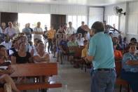 	A Ordem de Serviço para o início das obras de infraestrutura urbana no Loteamento José Loureiro foi assinada na manhã desta quarta-feira (7/3). A população local esteve presente. - Fotografo: Kátia Nascimento - Data: 07/03/2012