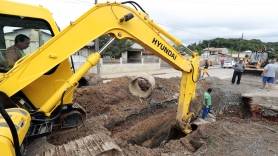 Subprefeitura Sul realiza drenagem na rua Manoel Breneissen - Fotografo: Rogerio da Silva - Data: 05/05/2015
