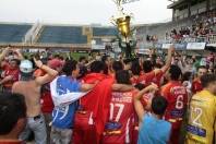 Equipe do Aliança FC = campeão do 36º Copão Kurt Meinert comemorando com sua torcida na Arena Joinville. - Fotografo: Phelippe José da Silva - Data: 01/11/2014