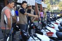 Uma frota de oito motos foi entregue para a Secretaria Municipal de Saúde nesta segunda-feira (10/10). As motos serão usadas no Programa de Controle à Dengue. Agentes de saúde conheceram o novo instrumento de trabalho.   - Fotografo: Kátia Nascimento - Data: 10/10/2011