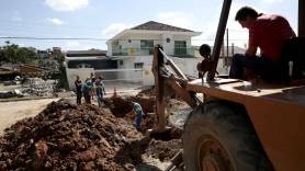 Subprefeitura Sudoeste realiza drenagem na rua Arco Verde  - Fotografo: Rogerio da Silva - Data: 02/04/2015