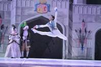 Dezenas de bailarinos que já passaram pelo evento conduziram a Noite de Gala comemorativa dos 30 anos do Festival de Dança, em 23 de julho.  - Fotografo: Mauro Artur Schlieck - Data: 24/07/2012
