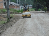 Compactação de via aumenta a durabilidade da estrada após o serviço de patrolamento. - Fotografo: Divulgação - Data: 14/01/2013
