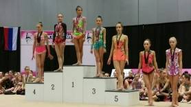 Mariany Myiamoto no lugar mais alto do pódio na competição nos Estados Unidos - Fotografo: Divulgação/Vanessa Hagemann - Data: 06/04/2015