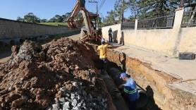 Subprefeitura Leste realiza drenagem na rua Alberto Felipe - Fotografo: Rogerio da Silva - Data: 28/08/2015