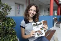 Aluna Bruna Amador, de 12 anos, lançou livro sobre história de um cão  - Fotografo: Luis Gustavo Fusinato - Secom - Data: 27/04/2015