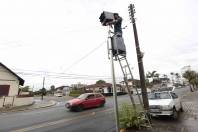 Instalação de radar na rua Inácio Bastos - Fotografo: Rogerio da Silva - Data: 05/02/2015